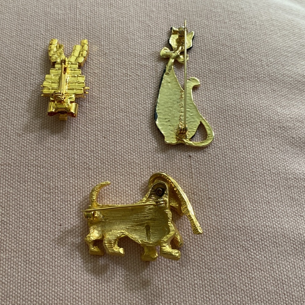Pins - Picture 2 of 5